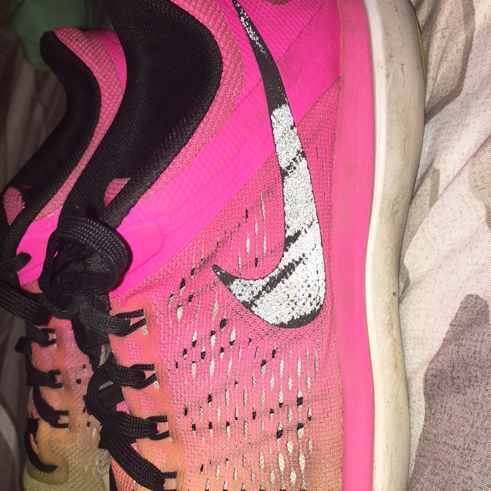 Shoes - Picture 4 of 7